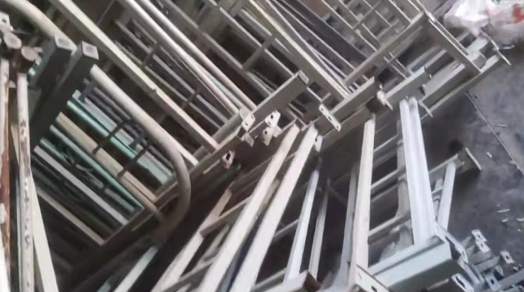 大量回收上下床，宿舍上下鐵床回收，貨架，倉儲(chǔ)貨架回收